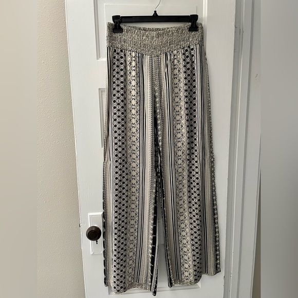 Women’s Casual Wide-Leg Pant - Picture 1 of 16